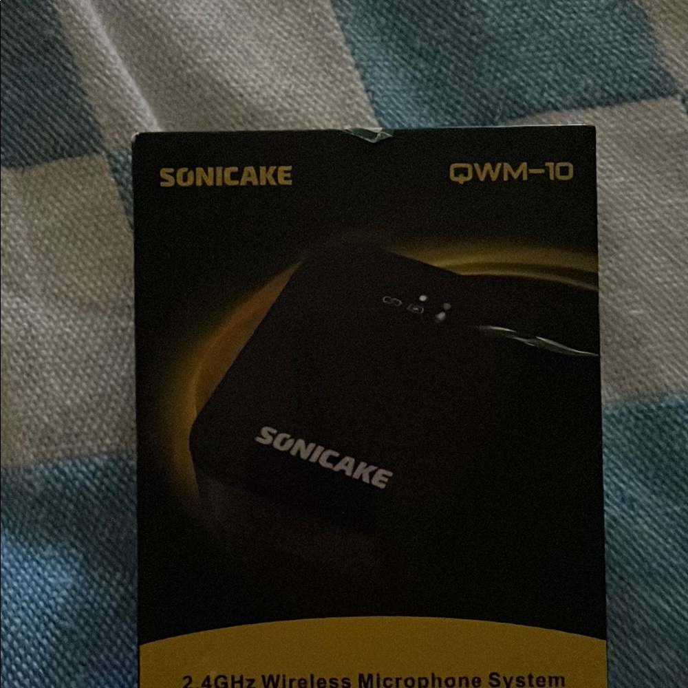 QWM-10 Black Wireless Microphone System